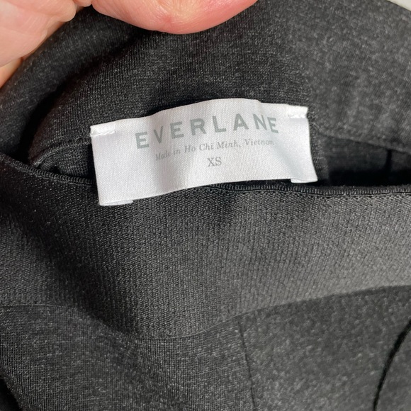 Everlane | The Stretch Ponte Crop Pant in Charcoal XS - Picture 2 of 6